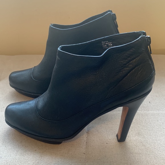 BCBG MAXAZRIA Women's Black Platform Booties Zip Back Size 10 - Picture 5 of 16